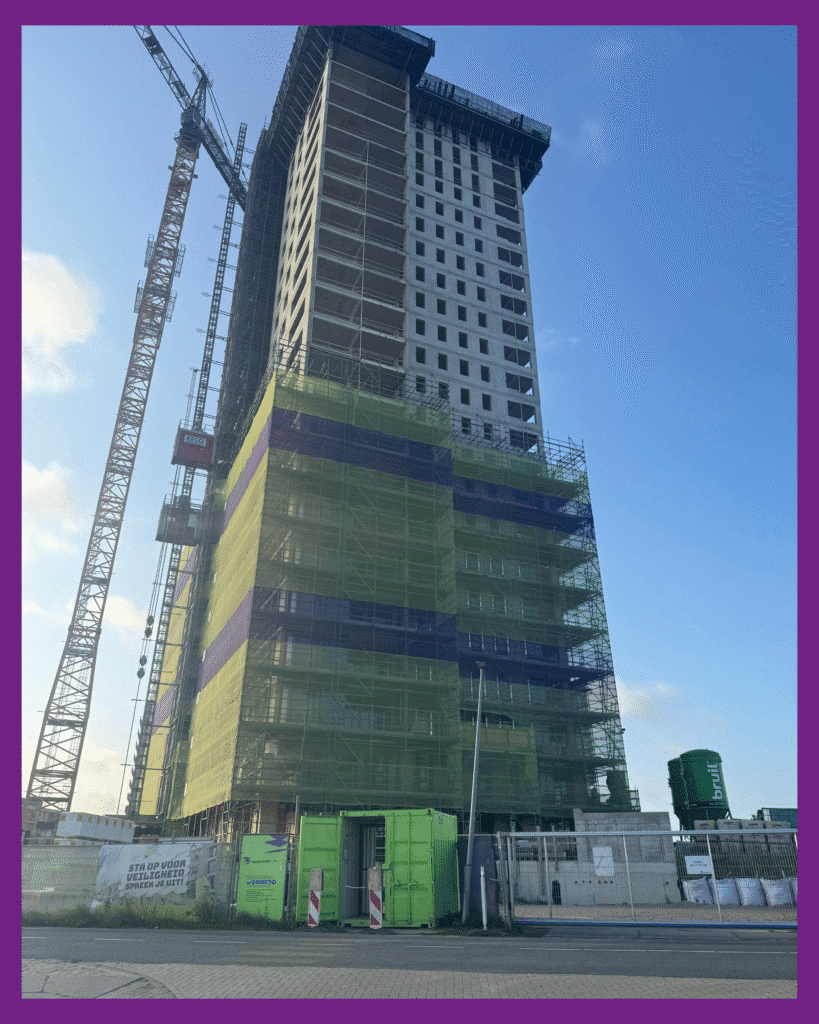 Bouwproject Porto in Almere met hoogbouw in uitvoering en metselwerkondersteuning